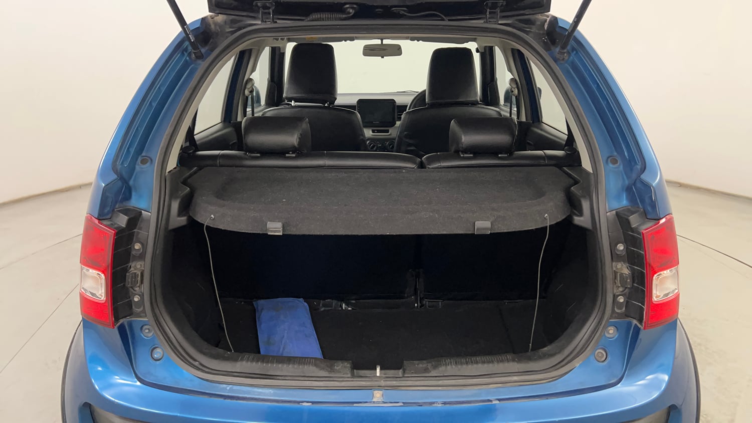 Used 2018 Maruti Suzuki Ignis Zeta 1.2 AMT Petrol Automatic interior DICKY INSIDE VIEW
