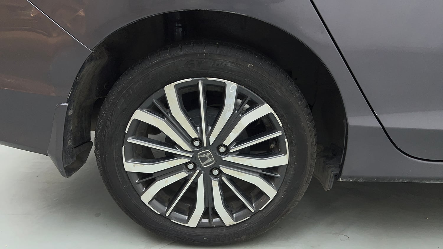 Used 2018 Honda City VX Petrol Petrol Manual tyres RIGHT REAR TYRE RIM VIEW