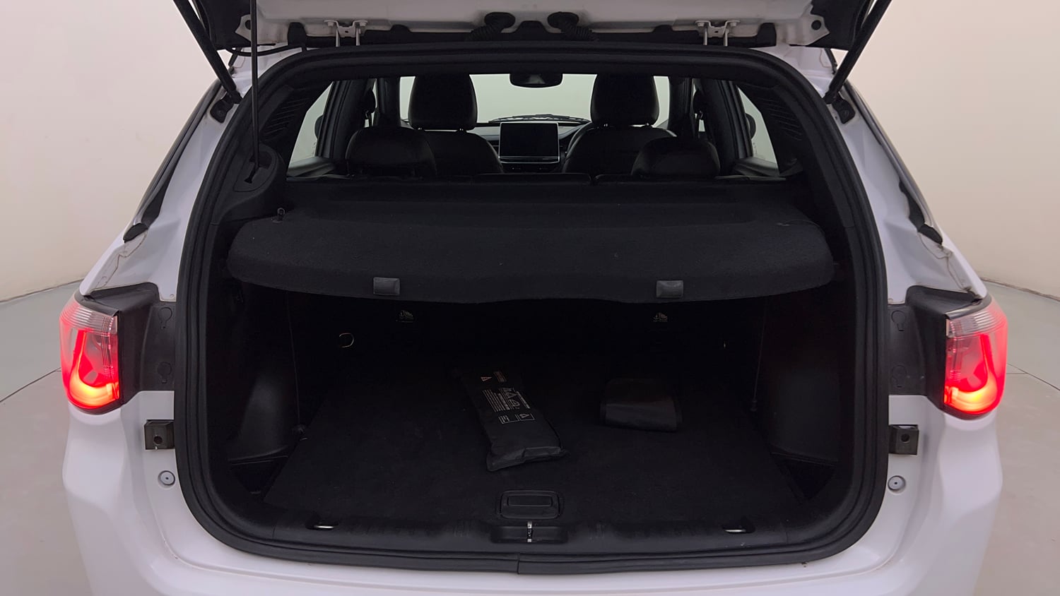 Used 2022 Jeep Compass 5th Anniversary Edition 1.4 Petrol DCT Petrol Automatic interior DICKY INSIDE VIEW
