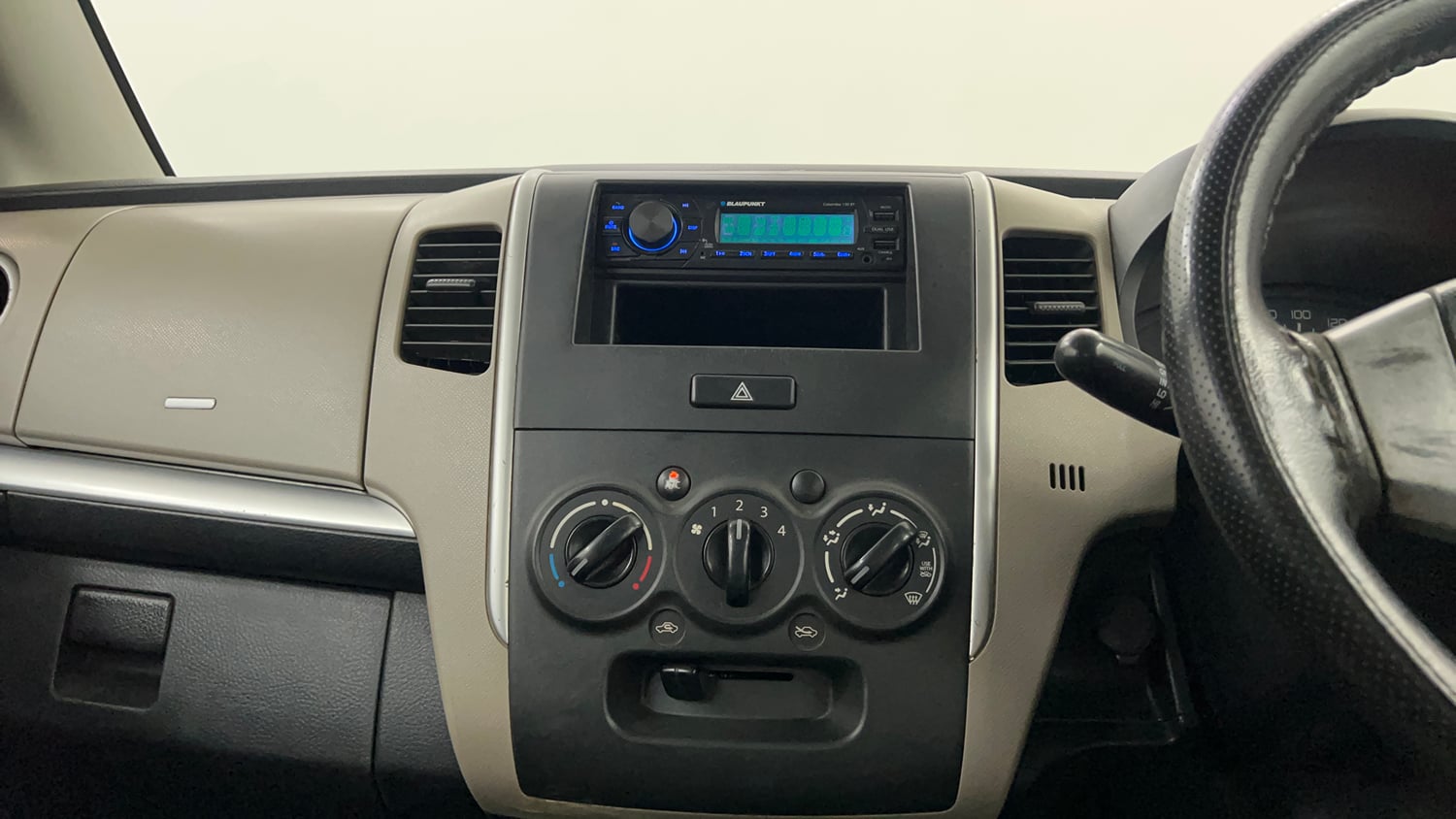 Used 2013 Maruti Suzuki Wagon R LXI CNG Cng Manual interior MUSIC SYSTEM & AC CONTROL VIEW