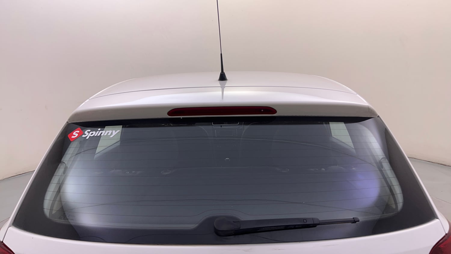 Used 2013 Volkswagen Polo Highline1.2L (P) Petrol Manual top_features Rear defogger