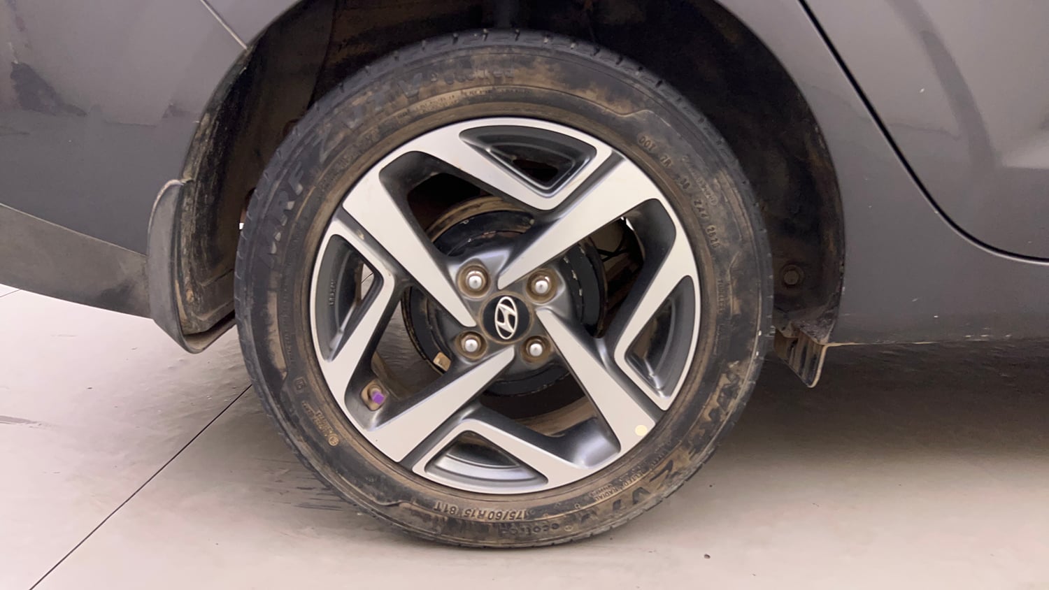 Used 2020 Hyundai Aura SX 1.2 (O) Petrol Petrol Manual tyres RIGHT REAR TYRE RIM VIEW
