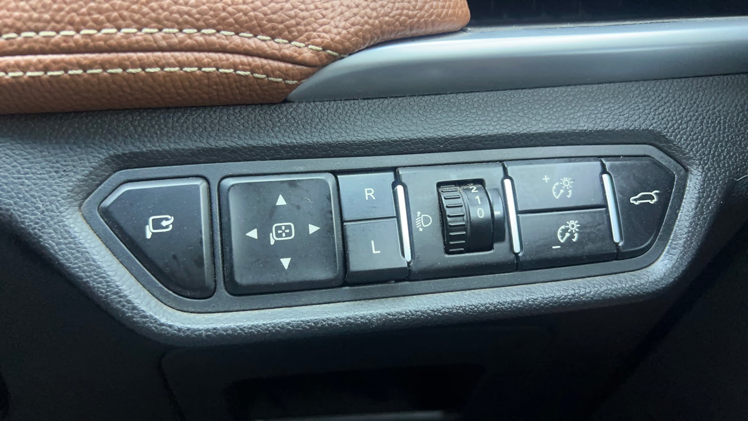 Used 2021 MG Motors Hector Plus Sharp 1.5 Petrol Turbo CVT 6-STR Petrol Automatic top_features Cruise control