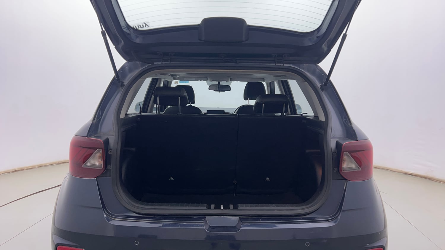 Used 2019 Hyundai Venue SX 1.4 (O) CRDi Diesel Manual interior DICKY INSIDE VIEW