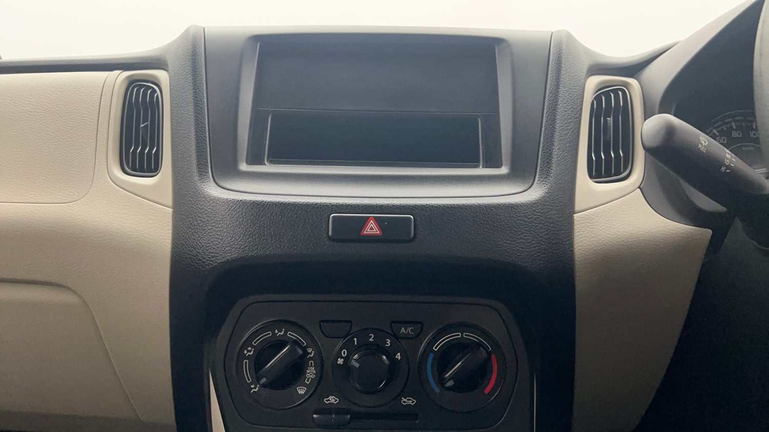 Used 2025 Maruti Suzuki Wagon R LXI 1.0 Petrol Manual interior MUSIC SYSTEM & AC CONTROL VIEW