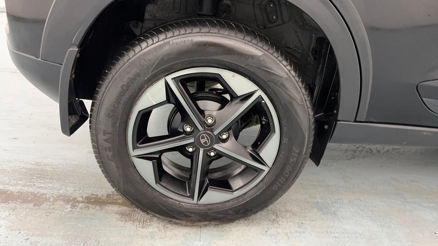 Used 2026 Tata Nexon Fearless + A PS DCA DK 1.2 Petrol Automatic tyres RIGHT REAR TYRE RIM VIEW