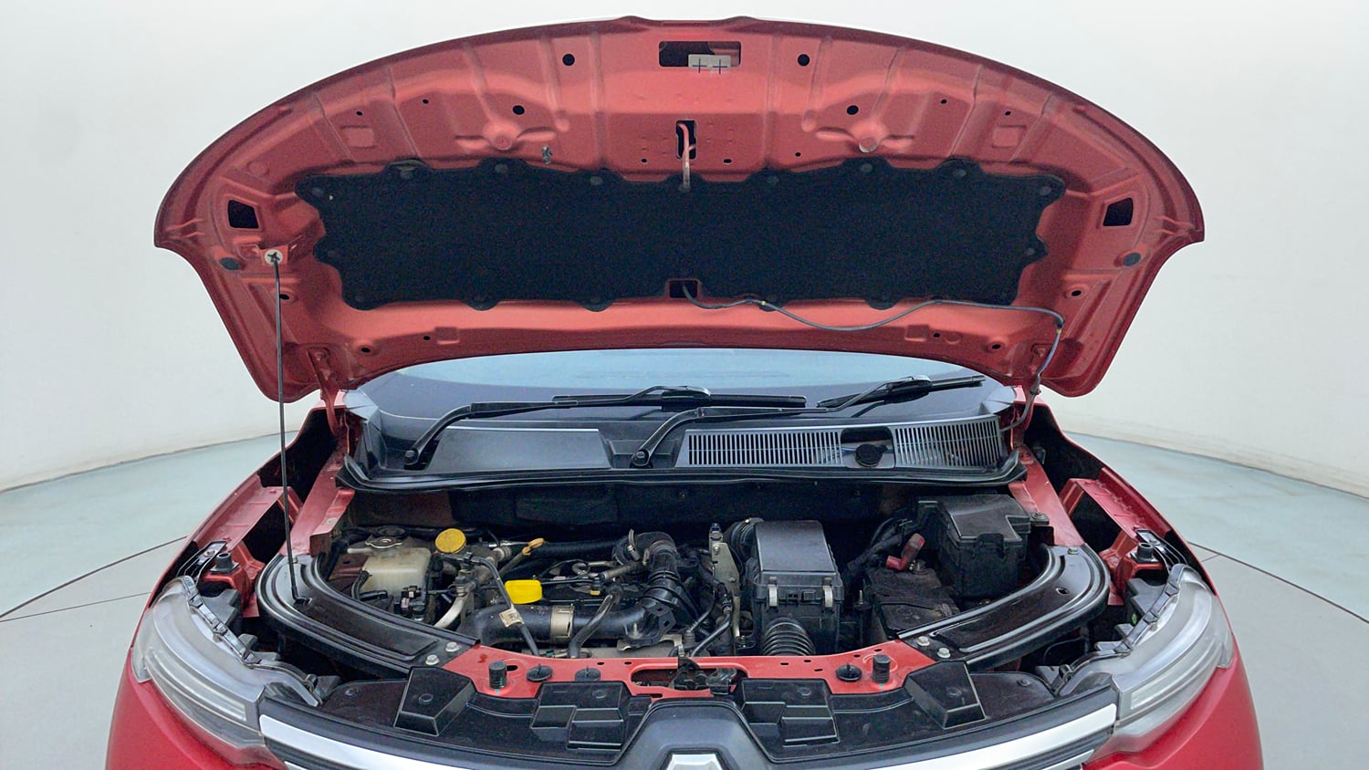 Used 2022 Renault Kiger RXZ 1.0 Turbo MT Dual Tone Petrol Manual engine ENGINE & BONNET OPEN FRONT VIEW