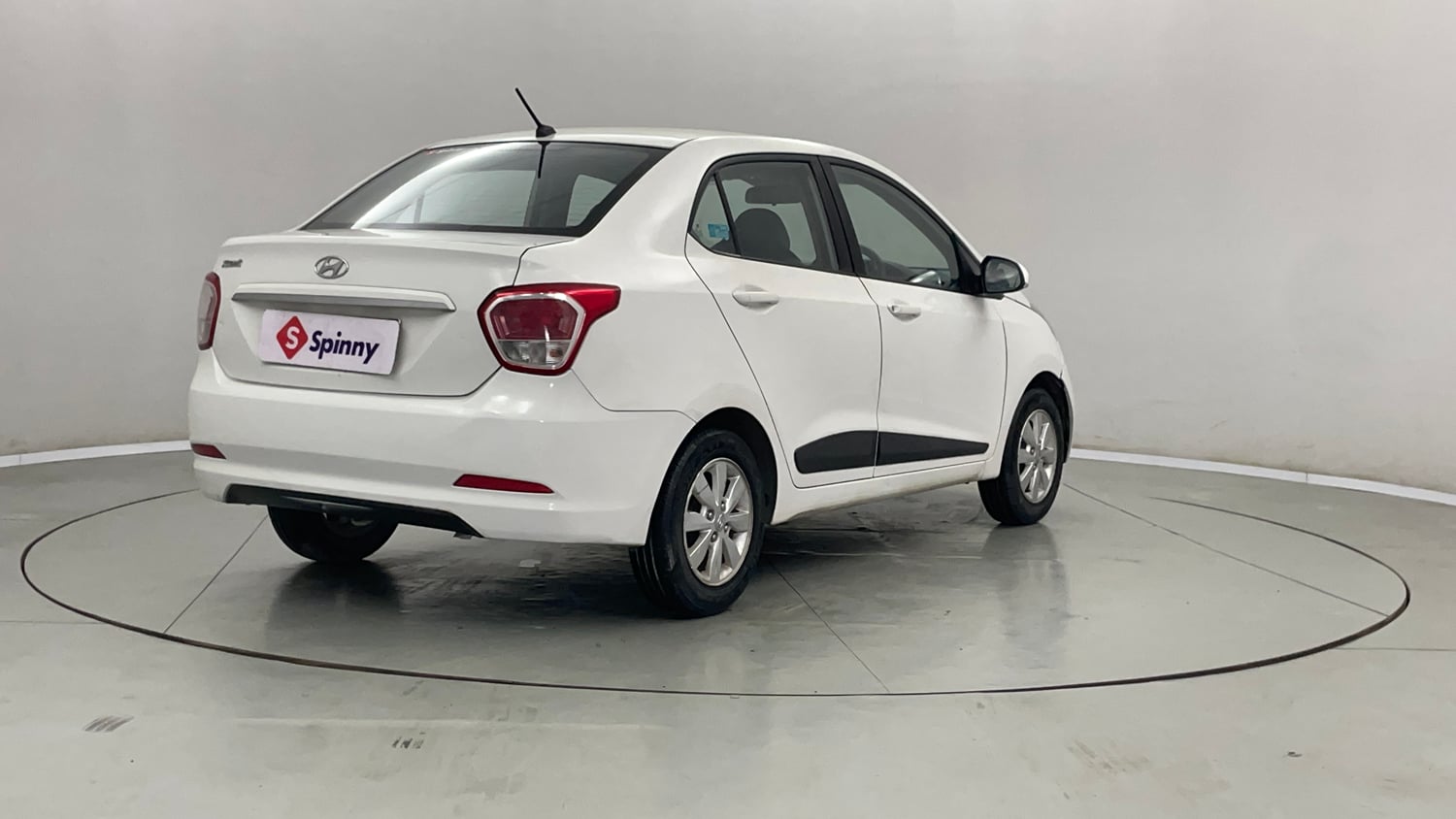 Used 2014 Hyundai Xcent S 1.2 (O) Petrol Manual exterior RIGHT REAR CORNER VIEW