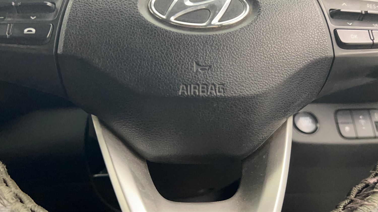 Used 2019 Hyundai Venue SX 1.4 (O) CRDi Diesel Manual top_features Airbags