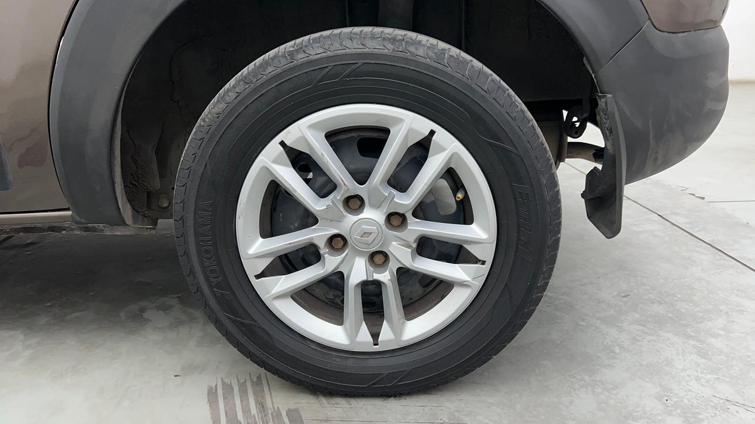 Used 2023 Renault Triber RXT EASY-R AMT Petrol Automatic tyres LEFT REAR TYRE RIM VIEW