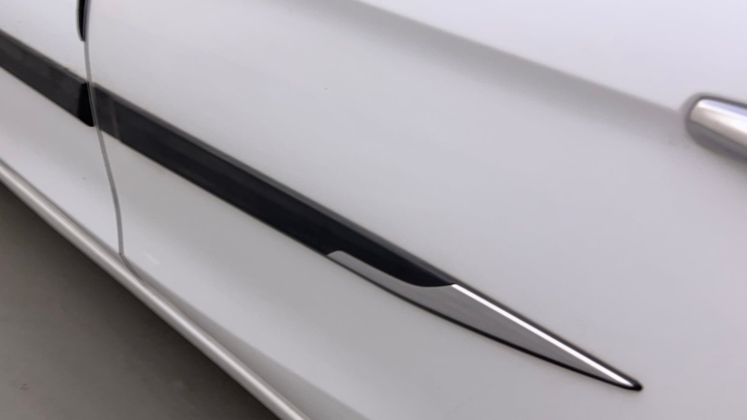 Used 2016 Maruti Suzuki Ciaz ZDi+ SHVS Diesel Manual dents MINOR DENT