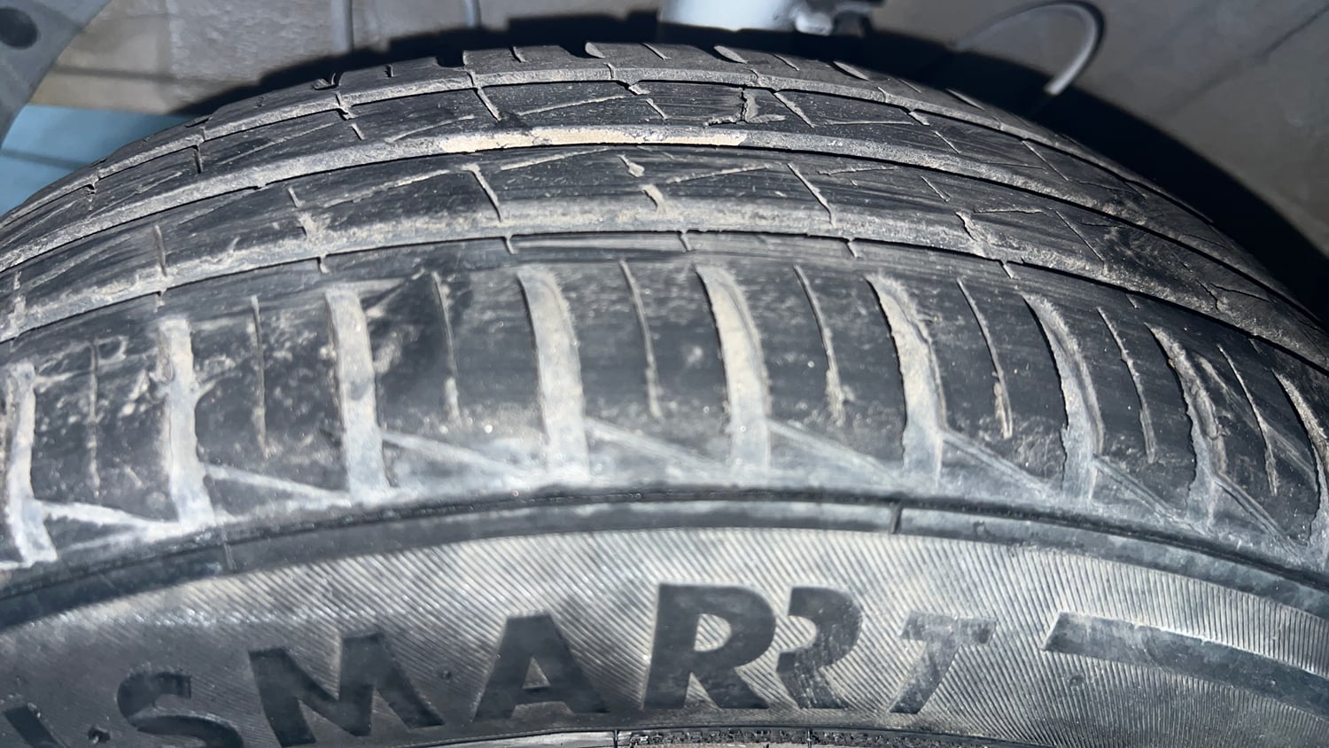 Used 2020 Hyundai Santro Magna Petrol Manual tyres LEFT FRONT TYRE TREAD VIEW