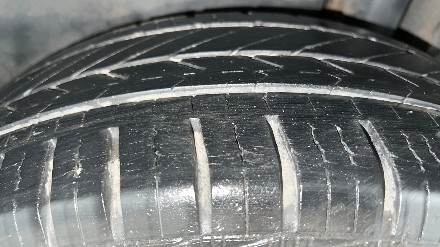 Used 2016 Maruti Suzuki Swift Dzire ZXI Petrol Manual tyres LEFT REAR TYRE TREAD VIEW