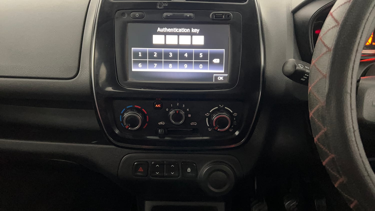 Used 2018 Renault Kwid RXT Petrol Manual interior MUSIC SYSTEM & AC CONTROL VIEW