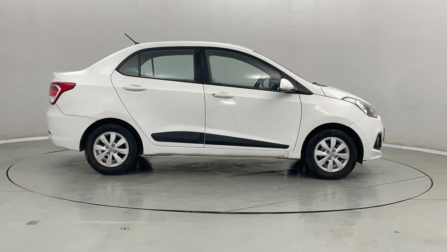 Used 2014 Hyundai Xcent S 1.2 (O) Petrol Manual exterior RIGHT SIDE VIEW