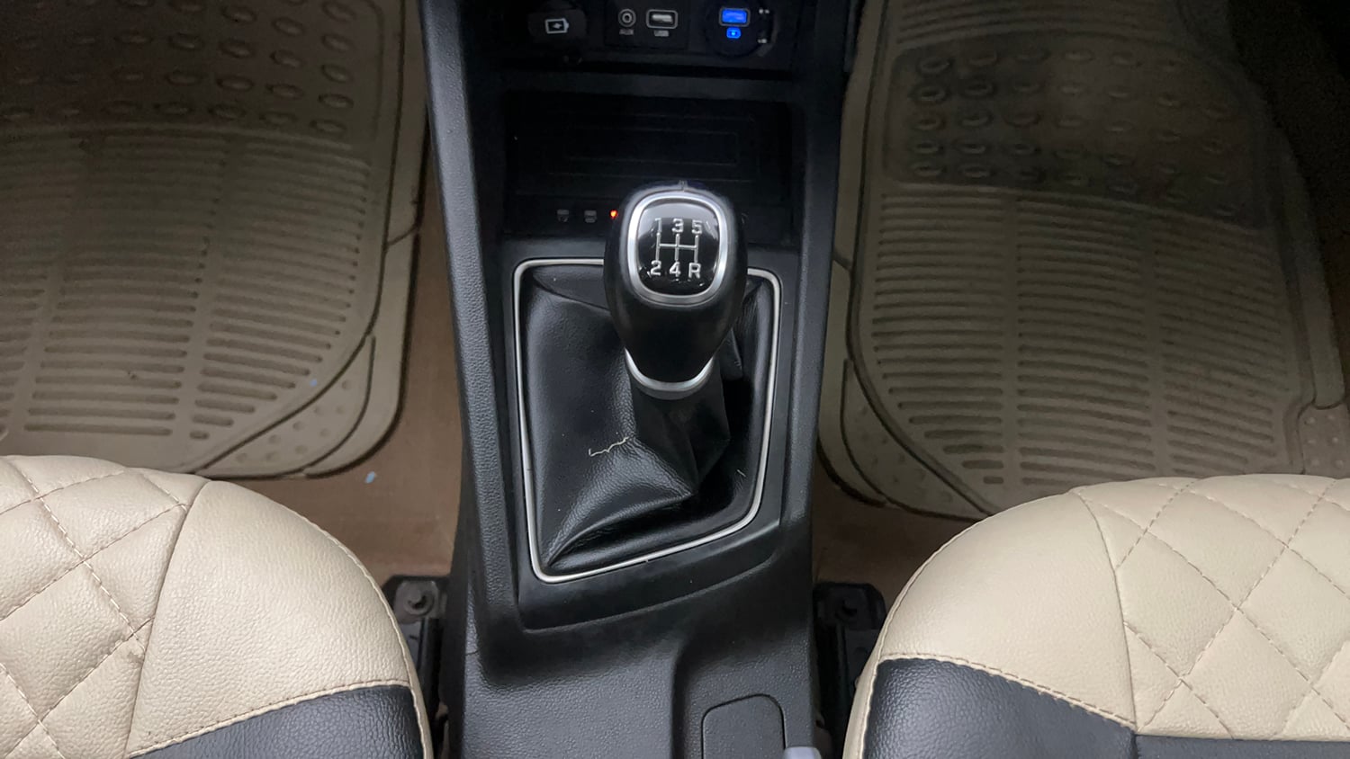 Used 2019 Hyundai Elite i20 Asta 1.2 (O) Petrol Manual interior GEAR  KNOB VIEW