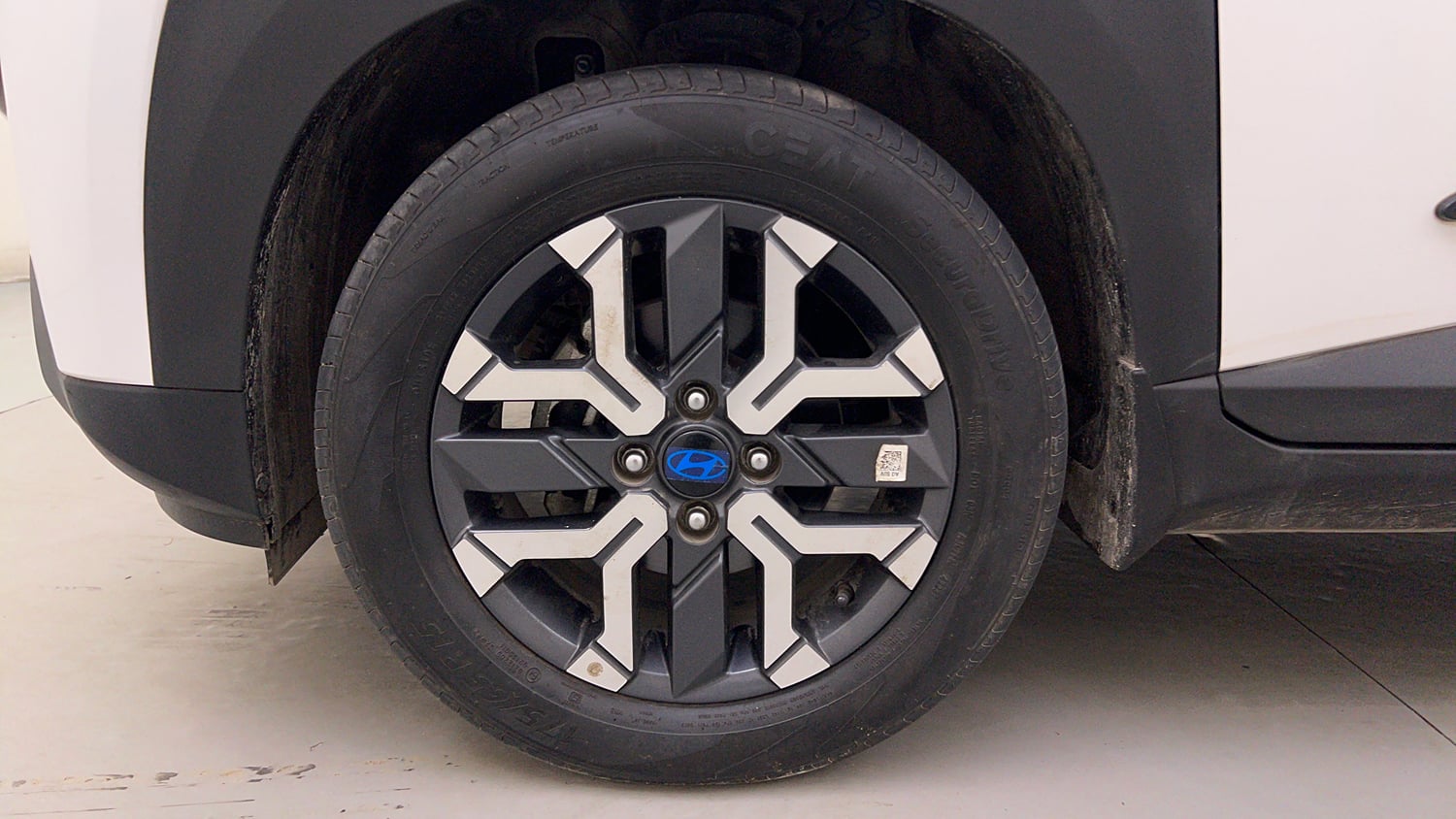 Used 2023 Hyundai Exter SX (O) Connect 1.2 AMT Petrol Automatic tyres LEFT FRONT TYRE RIM VIEW