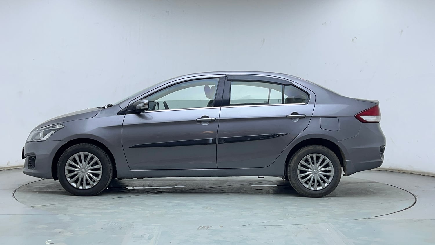 Used 2018 Maruti Suzuki Ciaz Delta 1.3 Hybrid Diesel Manual exterior LEFT SIDE VIEW