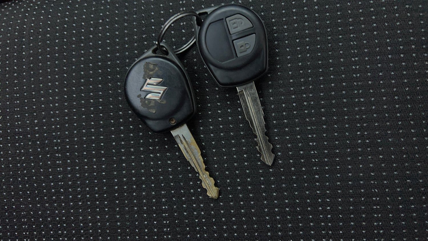 Used 2017 Maruti Suzuki Swift Lxi (O) Petrol Manual extra CAR KEY VIEW