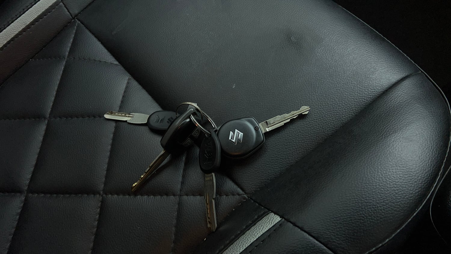 Used 2015 Maruti Suzuki Swift Lxi (O) Petrol Manual extra CAR KEY VIEW