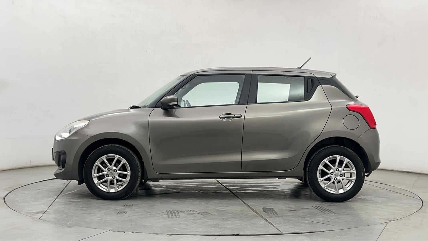 Used 2018 Maruti Suzuki Swift ZXi AMT Petrol Automatic exterior LEFT SIDE VIEW