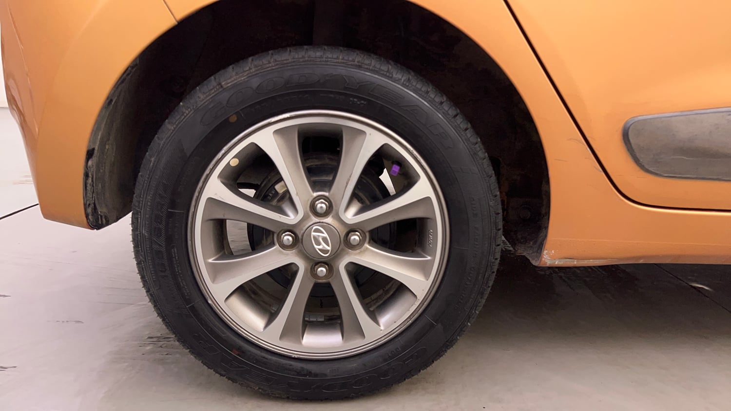 Used 2013 Hyundai Grand i10 Asta 1.2 Kappa VTVT Petrol Manual tyres RIGHT REAR TYRE RIM VIEW