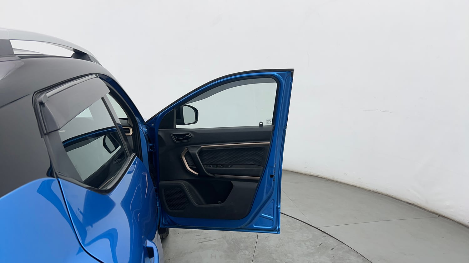 Used 2021 Renault Kiger RXT 1.0 Turbo MT Dual Tone Petrol Manual interior RIGHT FRONT DOOR OPEN VIEW