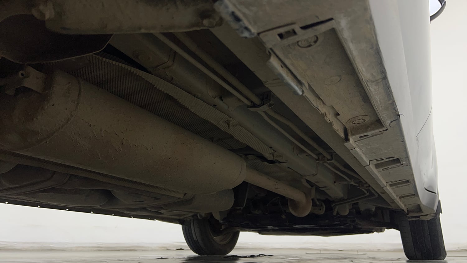 Used 2023 Toyota Innova Hycross VX Hybrid 7 STR Hybrid Automatic extra REAR RIGHT UNDERBODY VIEW