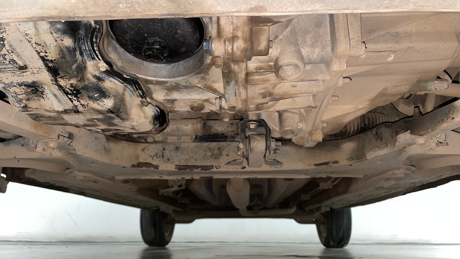 Used 2022 Renault Kiger RXZ 1.0 Turbo MT Dual Tone Petrol Manual extra FRONT LEFT UNDERBODY VIEW
