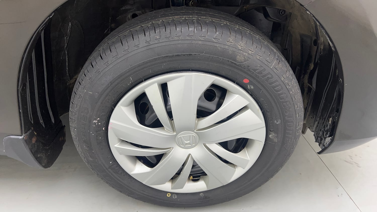 Used 2022 Honda Amaze S MT 1.2 Petrol Petrol Manual tyres RIGHT FRONT TYRE RIM VIEW