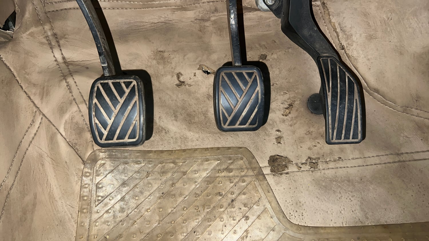 Used 2013 Maruti Suzuki Ertiga Vxi Petrol Manual interior PEDALS VIEW