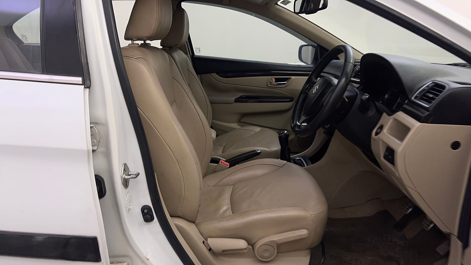 Used 2016 Maruti Suzuki Ciaz ZDi+ SHVS Diesel Manual interior RIGHT SIDE FRONT DOOR CABIN VIEW