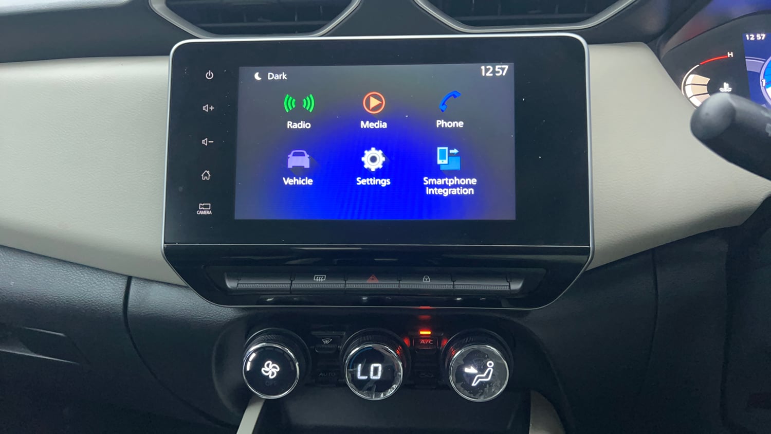 Used 2023 Nissan Magnite XV Turbo CVT Petrol Automatic interior MUSIC SYSTEM & AC CONTROL VIEW