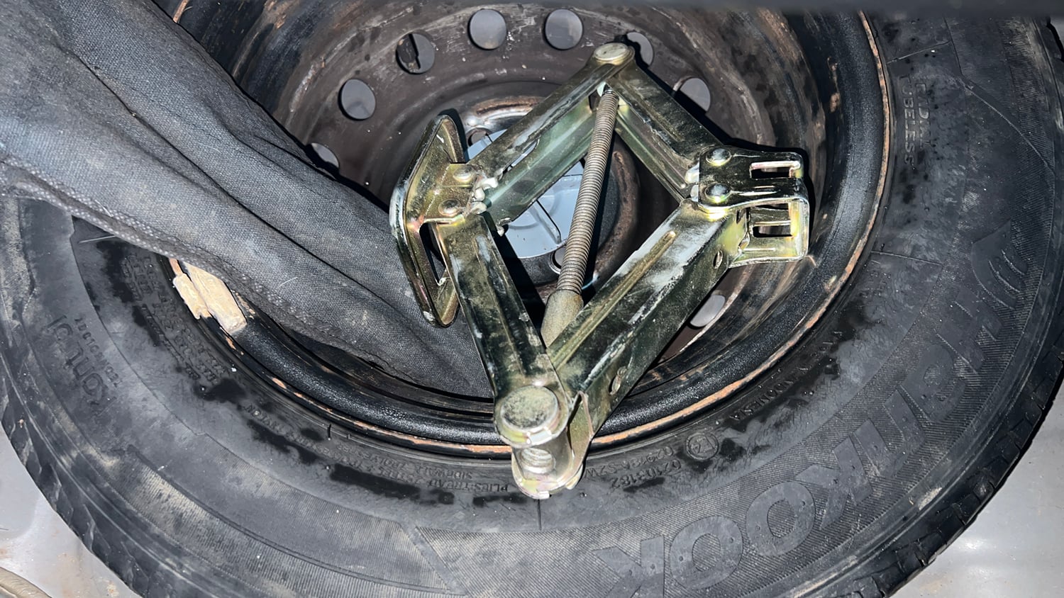 Used 2019 Hyundai Santro Sportz CNG Cng Manual tyres SPARE TYRE VIEW