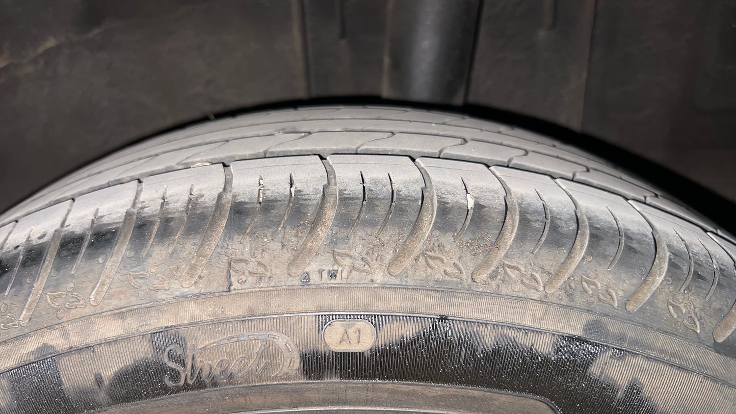 Used 2023 Nissan Magnite XV Turbo CVT Petrol Automatic tyres LEFT REAR TYRE TREAD VIEW