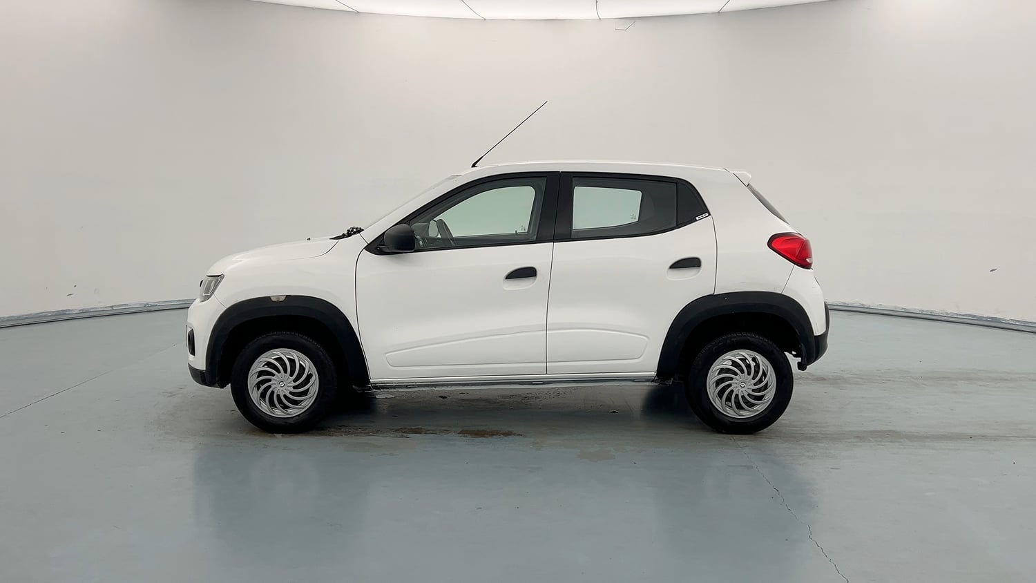 Used 2018 Renault Kwid RXT Petrol Manual exterior LEFT SIDE VIEW