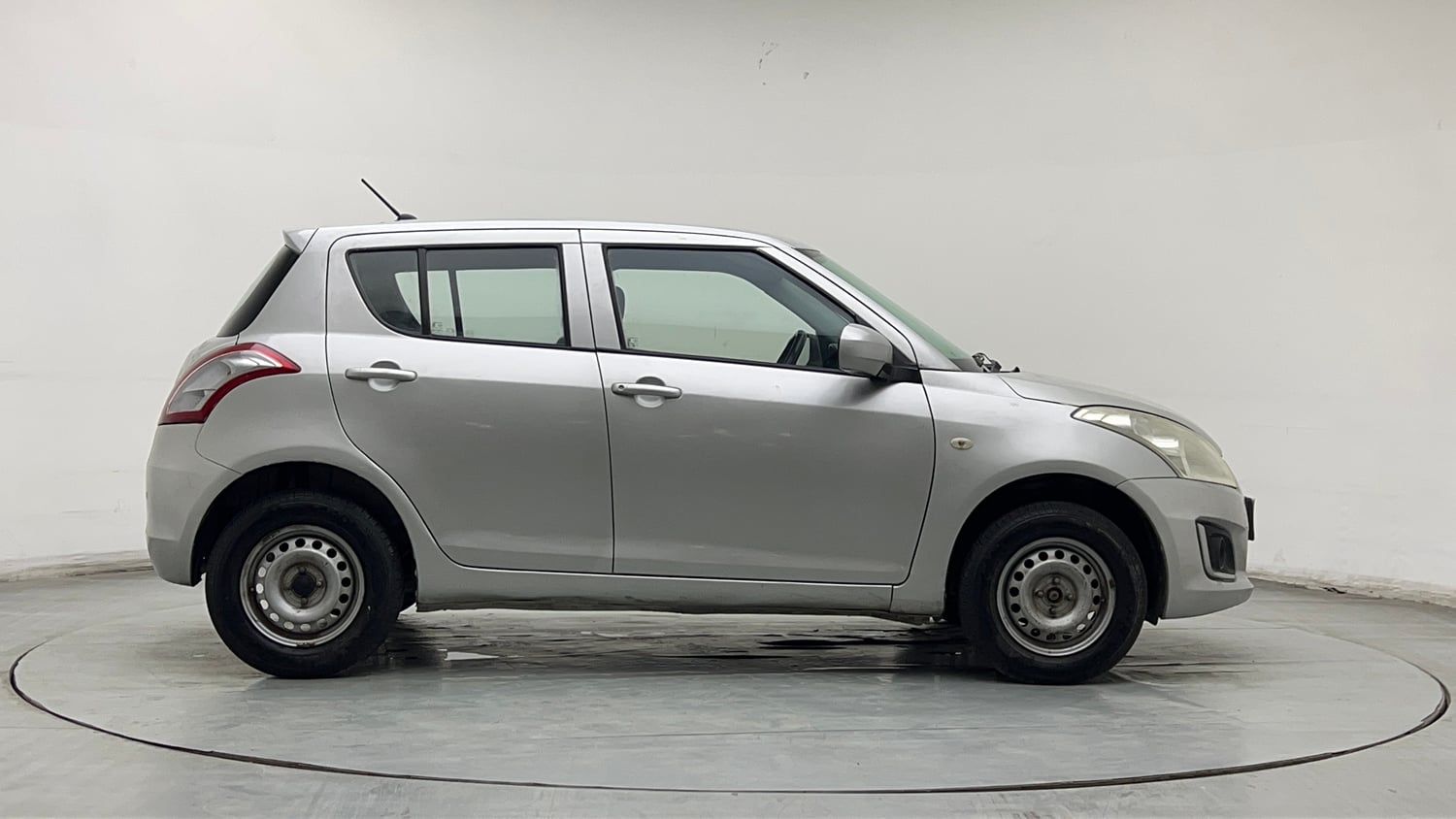Used 2017 Maruti Suzuki Swift Lxi (O) Petrol Manual exterior RIGHT SIDE VIEW