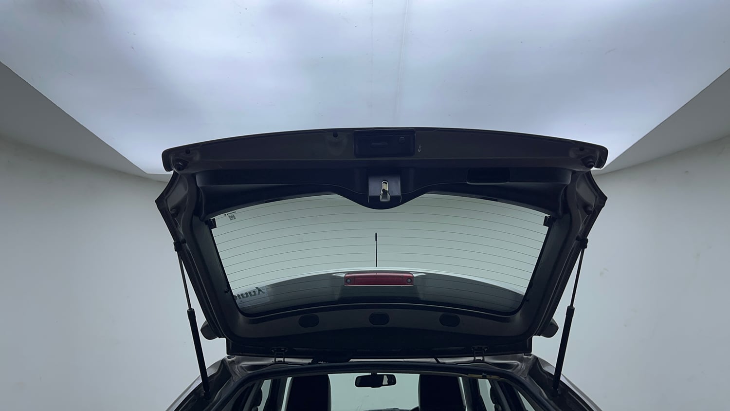 Used 2019 Maruti Suzuki Baleno Zeta Petrol Manual interior DICKY DOOR OPEN VIEW