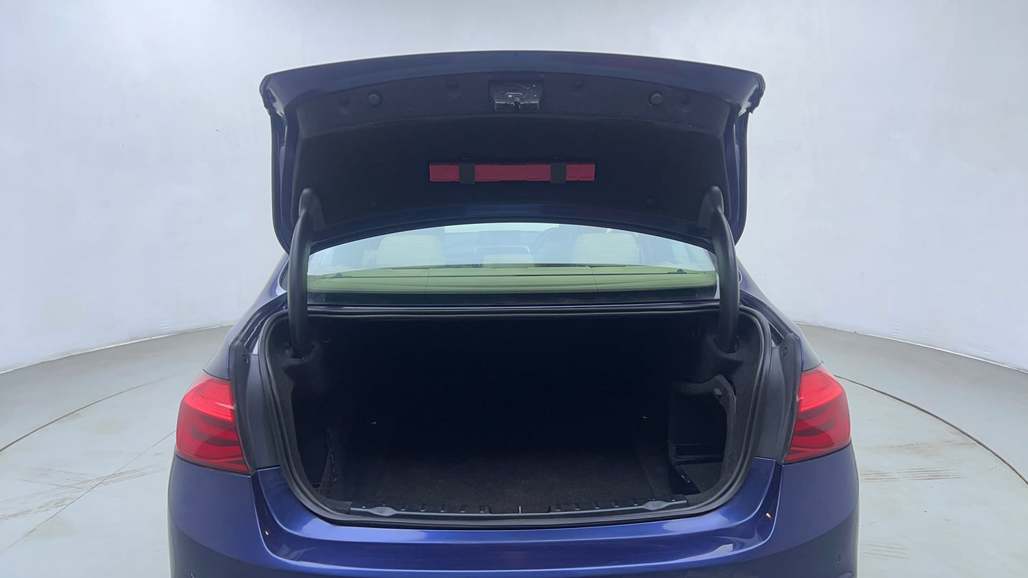Used 2018 BMW 3 Series 320d Luxury Line Diesel Automatic interior DICKY DOOR OPEN VIEW