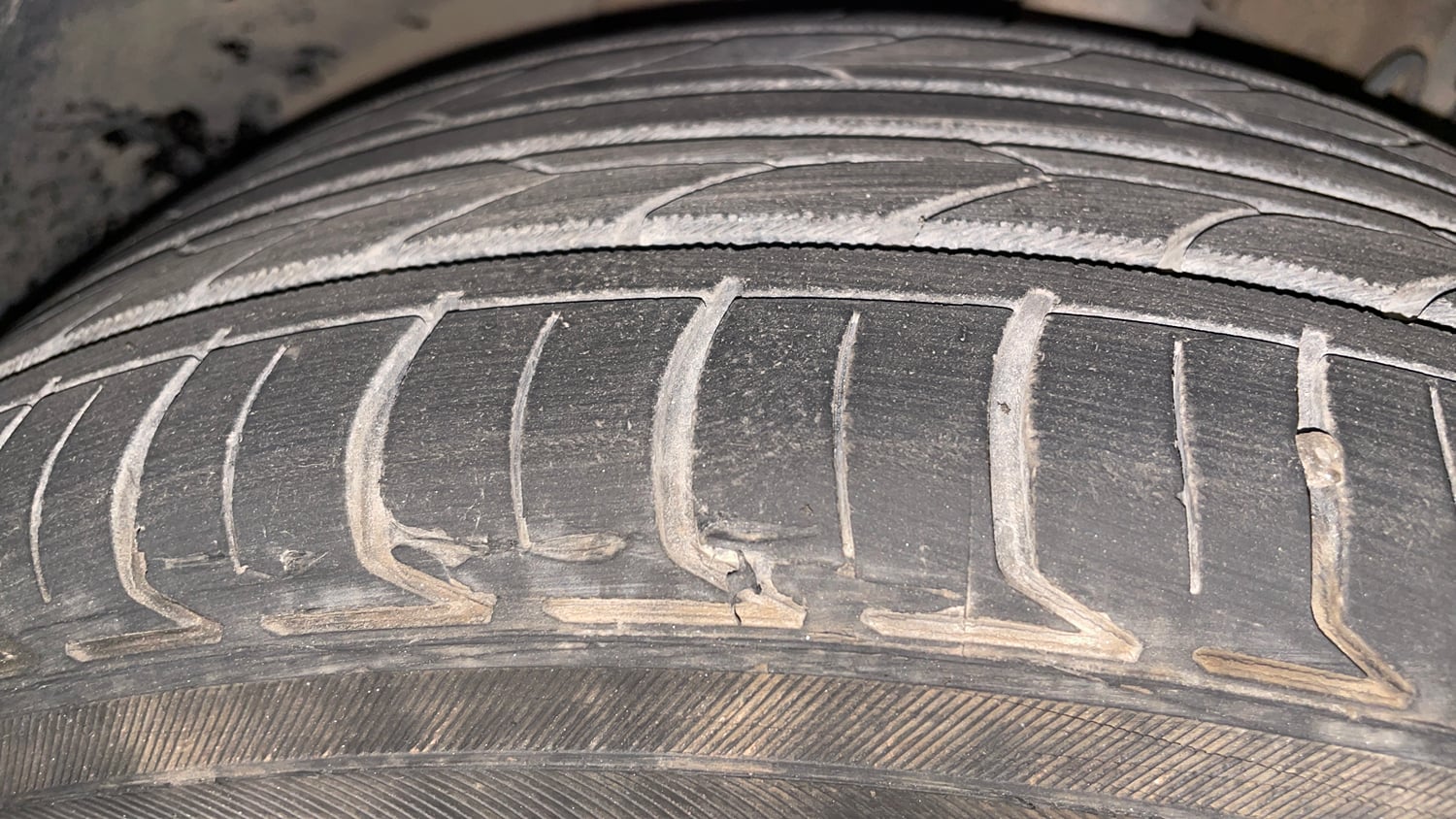 Used 2018 Tata Tigor Revotron XZA Petrol Automatic tyres RIGHT FRONT TYRE TREAD VIEW