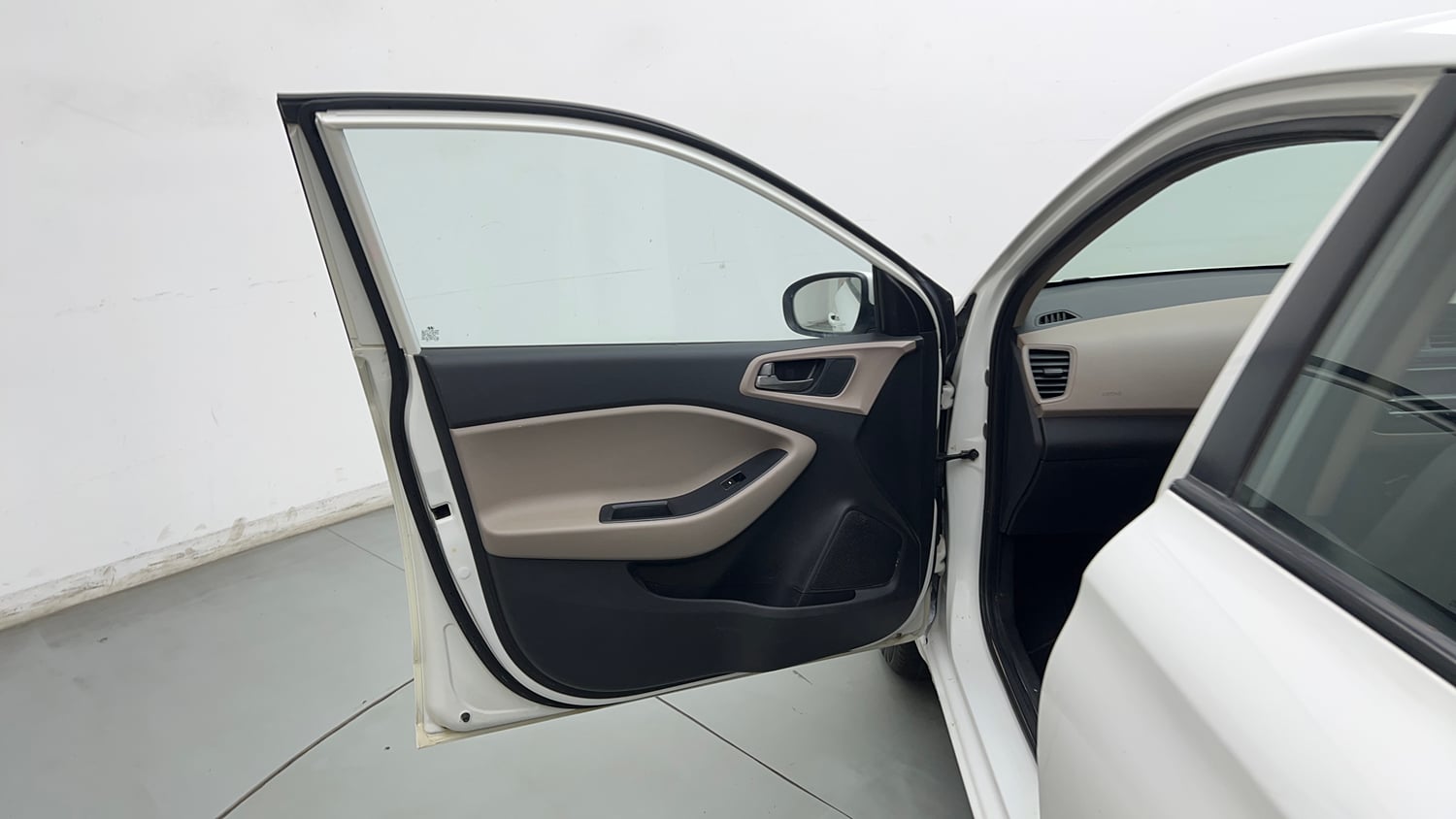Used 2016 Hyundai Elite i20 Magna 1.2 Petrol Manual interior LEFT FRONT DOOR OPEN VIEW