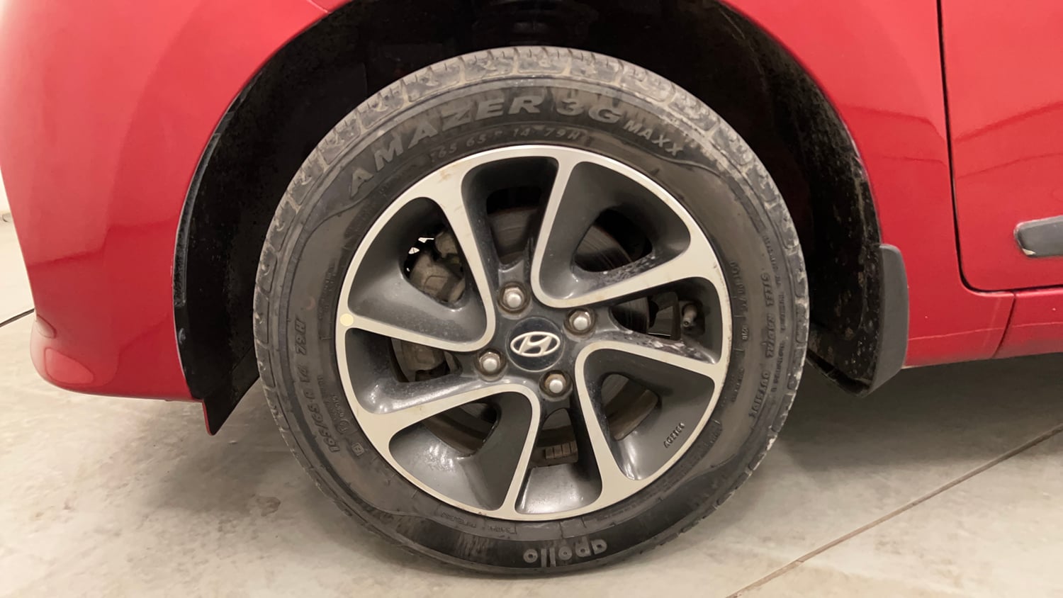 Used 2018 Hyundai Grand i10 Asta 1.2 Kappa VTVT Petrol Manual tyres LEFT FRONT TYRE RIM VIEW