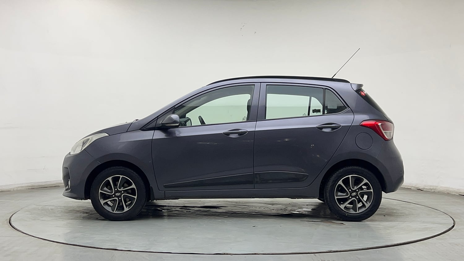 Used 2017 Hyundai Grand i10 Sportz (O) AT 1.2 Kappa VTVT Petrol Automatic exterior LEFT SIDE VIEW