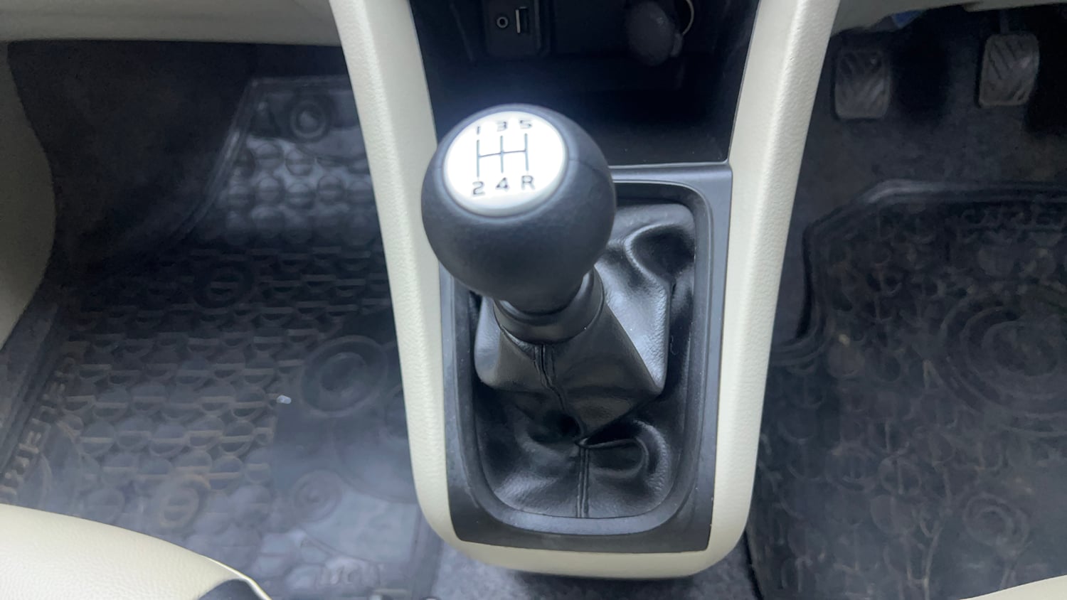Used 2019 Maruti Suzuki Celerio ZXi Petrol Manual interior GEAR  KNOB VIEW