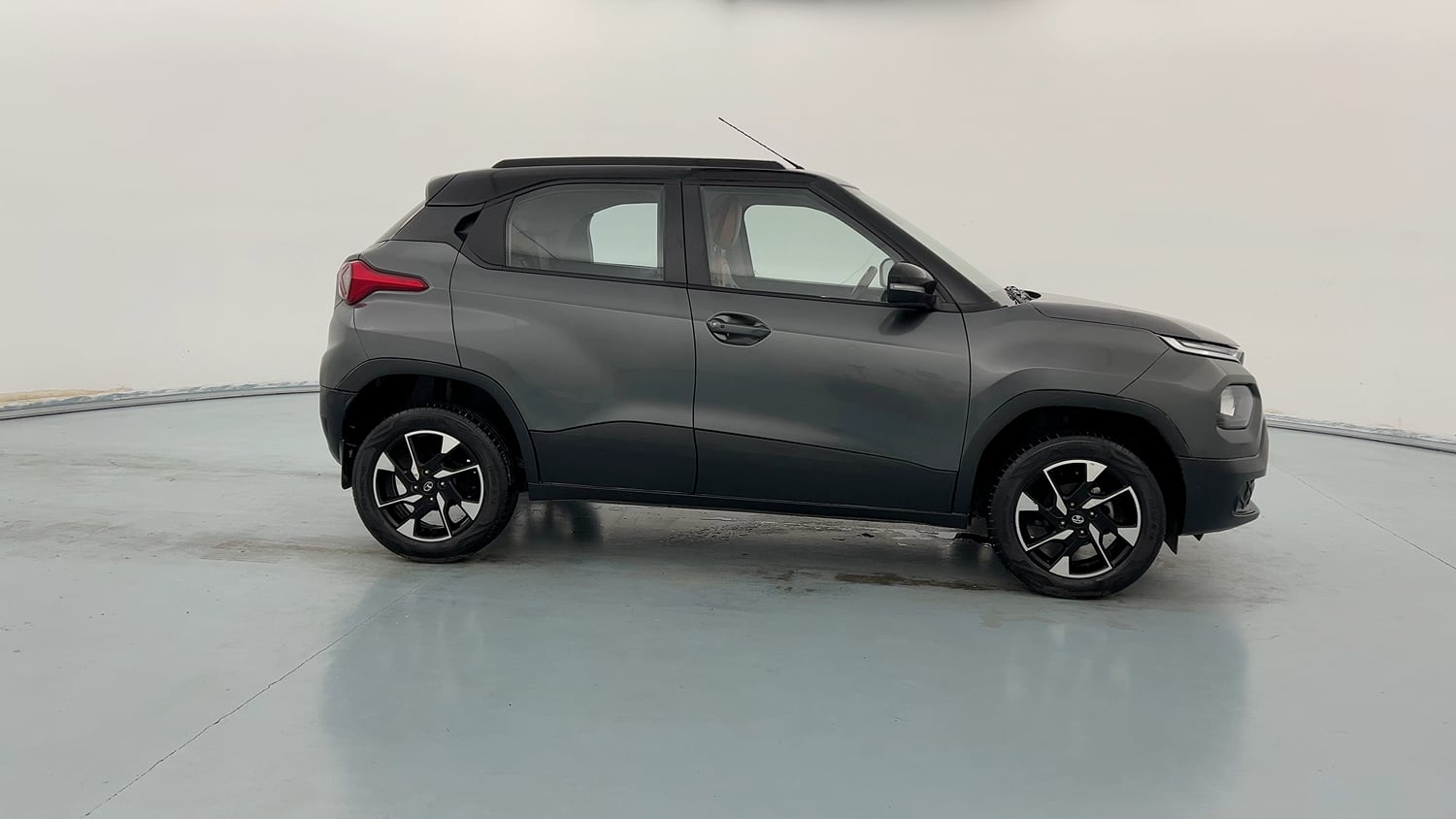 Used 2022 Tata Punch Creative Dual Tone Petrol Manual exterior RIGHT SIDE VIEW