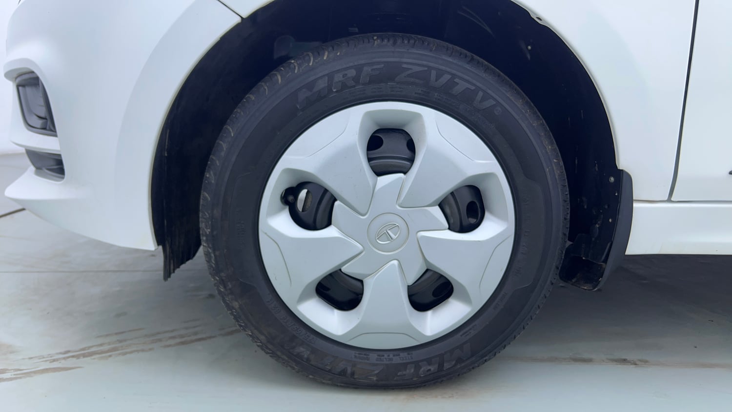 Used 2024 Tata Tigor XM Petrol Manual tyres LEFT FRONT TYRE RIM VIEW
