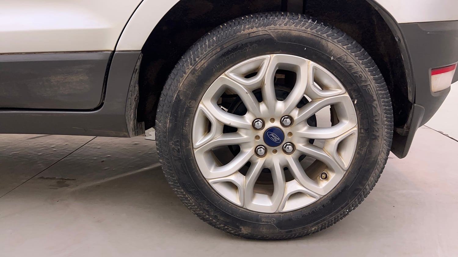 Used 2016 Ford EcoSport Titanium 1.5L Ti-VCT Petrol Manual tyres LEFT REAR TYRE RIM VIEW