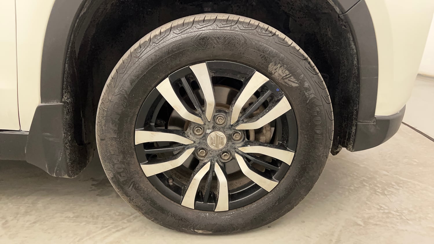 Used 2020 maruti-suzuki Vitara Brezza VXi Petrol Manual tyres RIGHT FRONT TYRE RIM VIEW