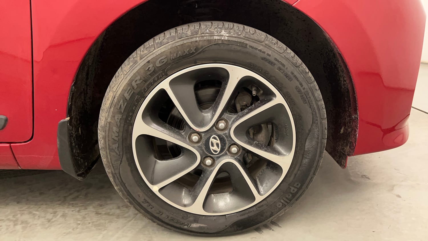 Used 2018 Hyundai Grand i10 Asta 1.2 Kappa VTVT Petrol Manual tyres RIGHT FRONT TYRE RIM VIEW