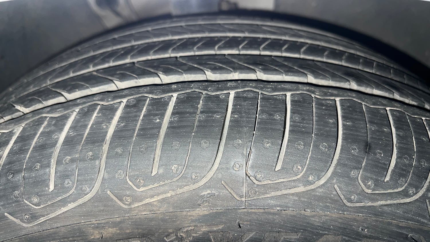 Used 2018 Skoda Superb L&K TSI AT Petrol Automatic tyres RIGHT FRONT TYRE TREAD VIEW